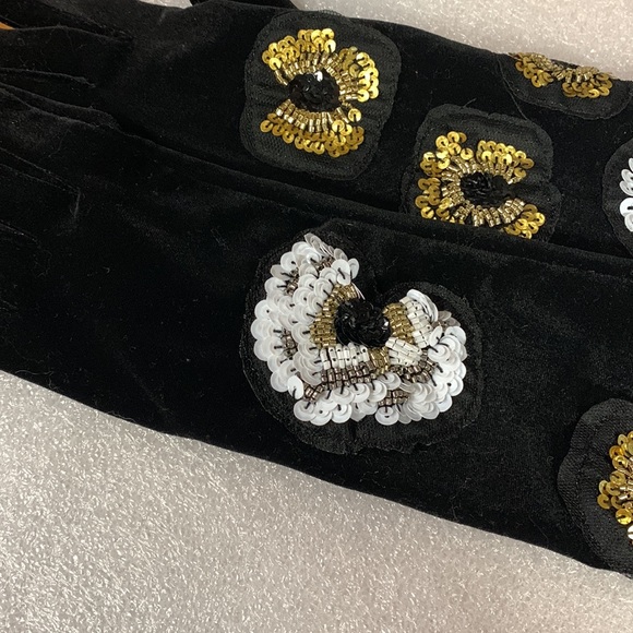 Anthropologie Maeve Velvet Sequin Floral Gloves one size new with tags - Picture 6 of 7